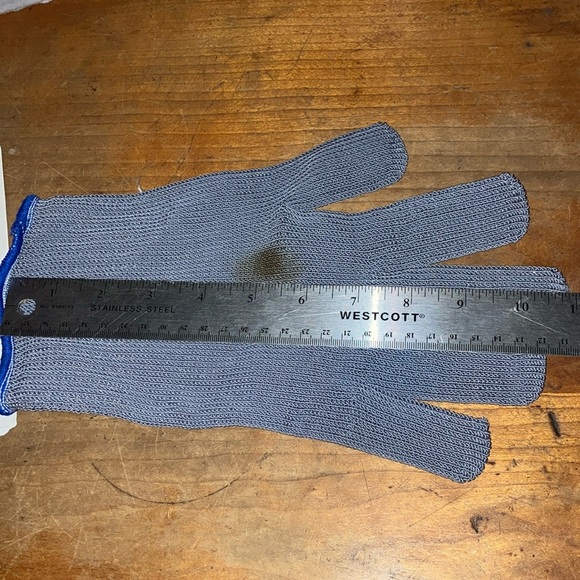 Fillet glove for fish - good used condition, STAINED but may be removable - Picture 11 of 12